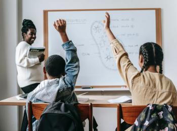 أفضل 10 طرق لزيادة مشاركة الطلاب في الدرس