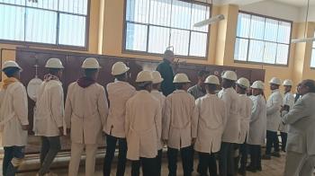 Lise Öğrencileri için Çıraklık Programları: Eğitimin Geleceği mi?